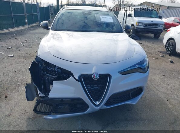 ZASPAKBN2R7D82060 2024 ALFA ROMEO STELVIO Silver უკანა სალონის ხედი