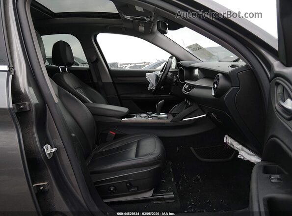 ZASPAKBN4M7D18739 2021 ALFA ROMEO STELVIO Серый Вид салона спереди