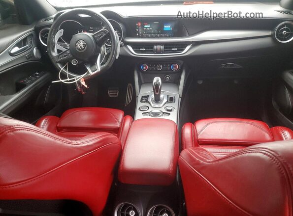 ZASPAKBN5N7D32070 2022 ALFA ROMEO STELVIO Black Dashboard view