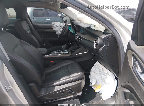 ZASPAKBN6M7D18192 2021 ALFA ROMEO STELVIO Серебряный Вид салона спереди