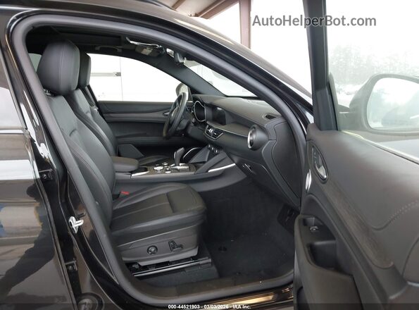 ZASPAKBN6P7D63797 2023 ALFA ROMEO STELVIO Black Вид салону спереду