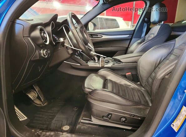 ZASPAKBN7K7C51793 2019 ALFA ROMEO STELVIO Blue Front interior view