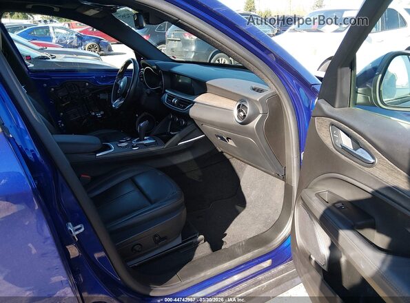 ZASPAKBN7N7D26982 2022 ALFA ROMEO STELVIO Blue Front interior view
