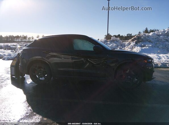 ZASPAKBN8R7D76747 2024 ALFA ROMEO STELVIO Black Սալոնի հետևի տեսք