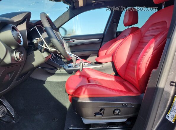 ZASPAKBN9R7D79379 2024 ALFA ROMEO STELVIO Gray Вид салону спереду