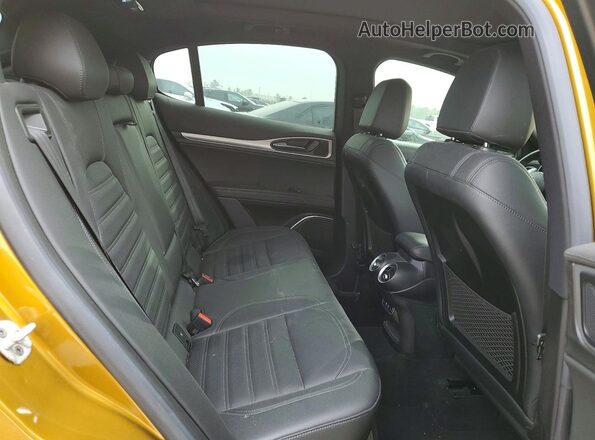 ZASPAKBNXN7D32887 2022 ALFA ROMEO STELVIO Gold 