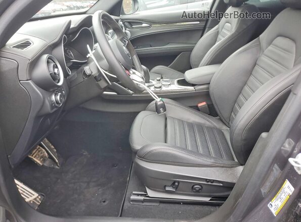 ZASPAKEV8P7D67930 2023 ALFA ROMEO STELVIO Gray Вид салону спереду