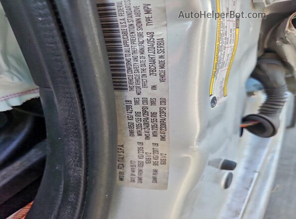 ZFBCFAAH7JZ040548 2018 FIAT 500L Silver Vista del compartimento del motor