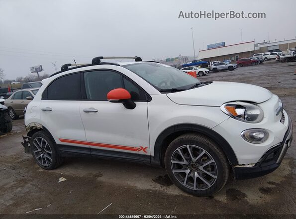 ZFBCFXCB3JP708059 2018 FIAT 500X White 360 interior view