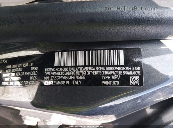 ZFBCFYAB5JP670455 2018 FIAT 500X Black Vista del compartimento del motor