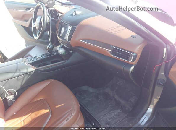 ZN661XUAXJX291536 2018 MASERATI LEVANTE Pink Widok wnętrza z przodu