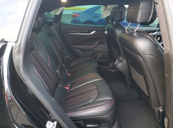 ZN661XUS3HX220214 2017 MASERATI LEVANTE Black 