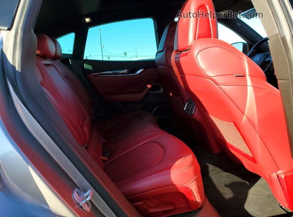 ZN661YUS0KX323555 2019 MASERATI LEVANTE Gray Widok wnętrza z tyłu