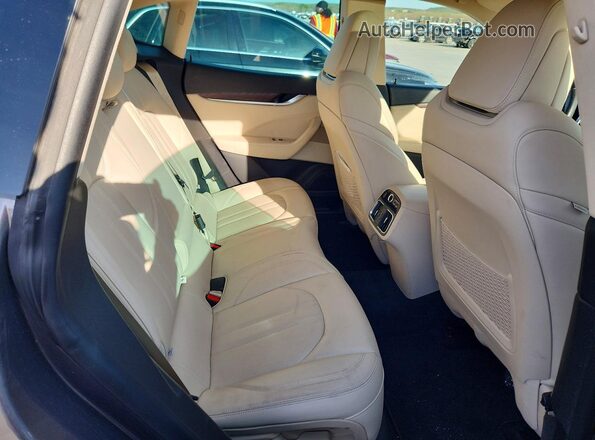 ZN661YUS3HX256166 2017 MASERATI LEVANTE Gray Vista interior trasera