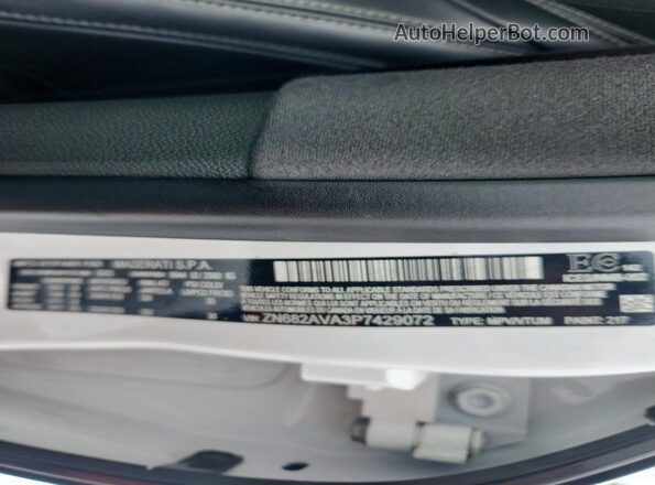 ZN682AVA3P7429072 2023 MASERATI GRECALE White Widok wnętrza 360 stopni