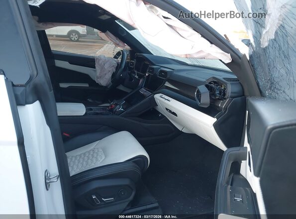 ZPBUA1ZL9NLA19906 2022 LAMBORGHINI URUS Белый Вид салона спереди