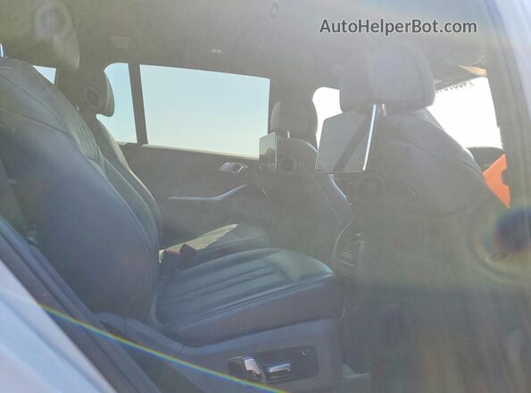 5UXCX4C55KLB39499 2019 BMW X7 White Вид підкапотного простору
