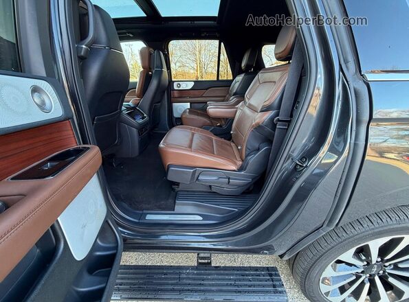 5LMJJ3LG6PEL01955 2023 LINCOLN NAVIGATOR Gray Widok wnętrza 360 stopni
