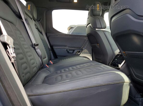 7FCTGAAA4NN007706 2022 RIVIAN RIT Gray Вид задньої частини салону