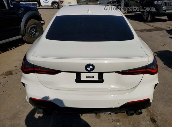 WBA13AR02MCG39571 2021 BMW M4 White Front interior view