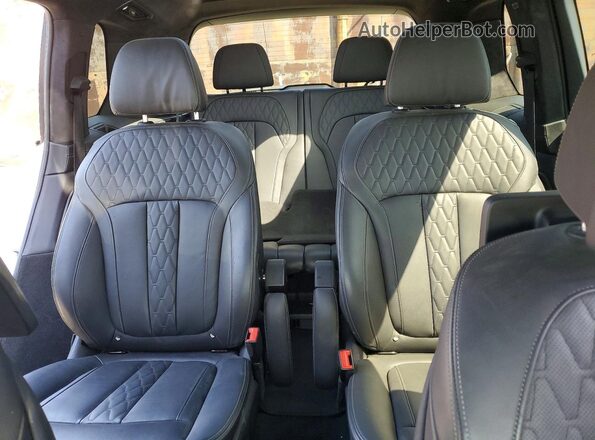 5UXCX4C55KLB39499 2019 BMW X7 White Вид задньої частини салону