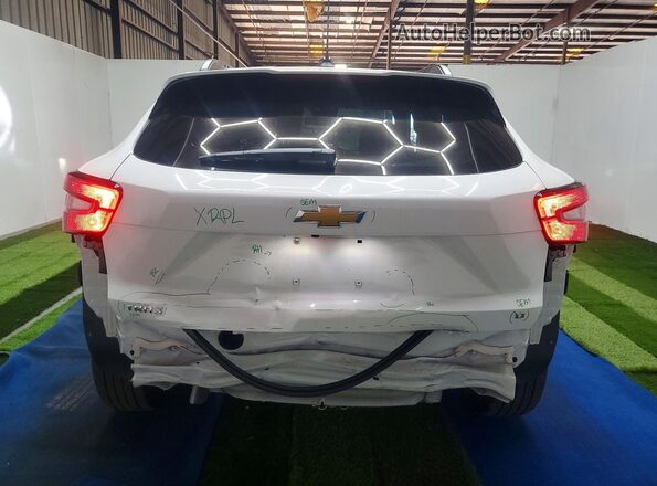 KL77LHEP3TC088570 2026 CHEVROLET TRAX Белый Вид сзади