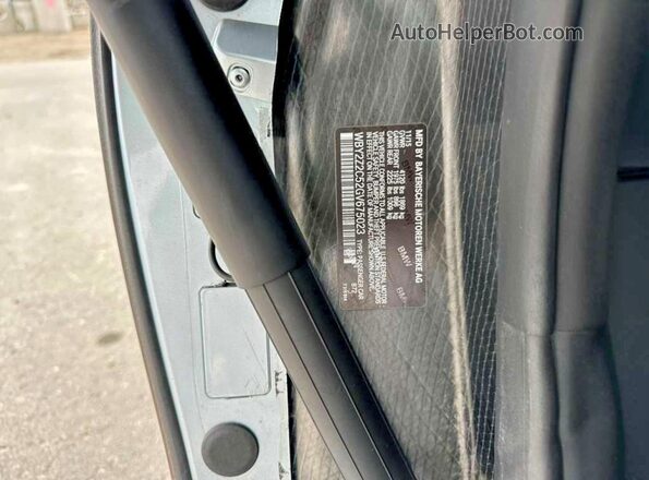 WBY2Z2C52GV675023 2016 BMW I8 Серебряный Вид задней части салона
