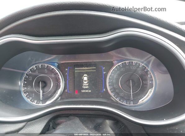 1C3CCCAB2HN506907 2017 CHRYSLER 200 Black Widok tylnych siedzeń