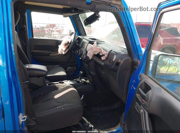 1C4BJWDG1GL251179 2016 JEEP WRANGLER UNLIMITED Blue Front interior view