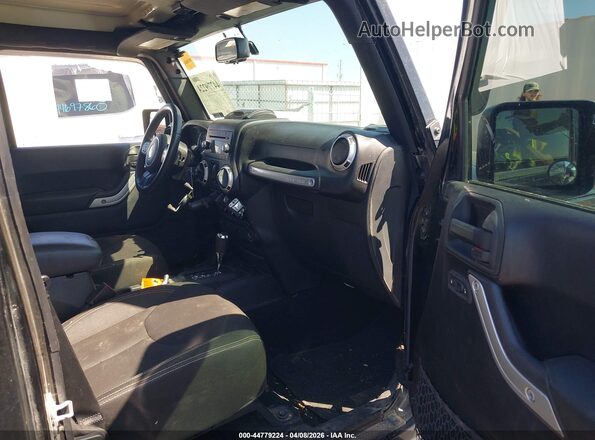 1C4BJWEG2GL150327 2016 JEEP WRANGLER UNLIMITED Black Front interior view