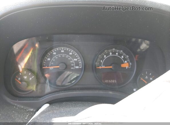 1C4NJCBA0GD678311 2016 JEEP COMPASS Red Widok tylnych siedzeń