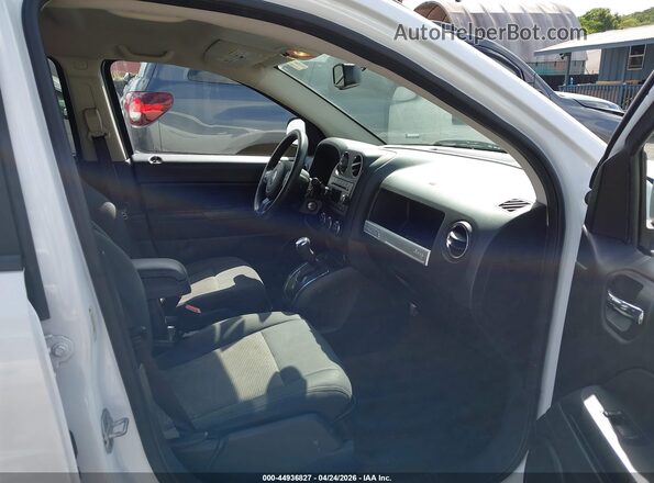 1C4NJCBA4GD665187 2016 JEEP COMPASS Белый Вид салона спереди
