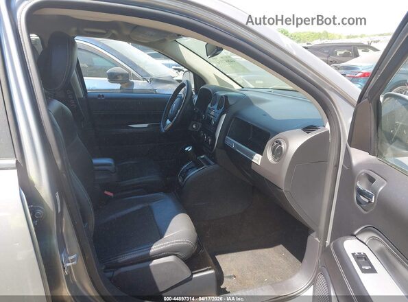 1C4NJCEA5GD619783 2016 JEEP COMPASS Silver Вид салону спереду