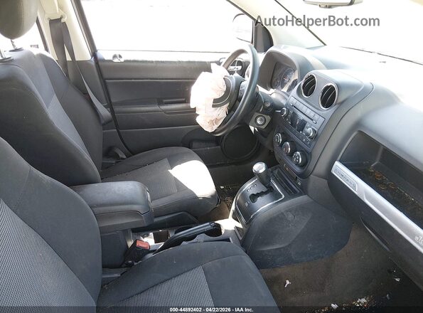 1C4NJDBBXGD686771 2016 JEEP COMPASS Красный Вид салона спереди