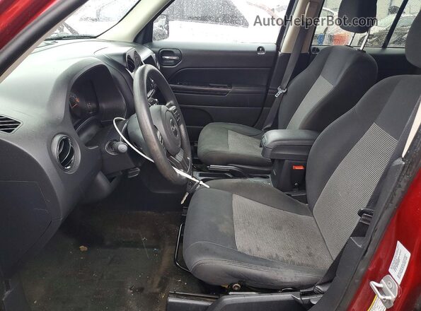 1C4NJPBA3GD636738 2016 JEEP PATRIOT Maroon Вид салону спереду