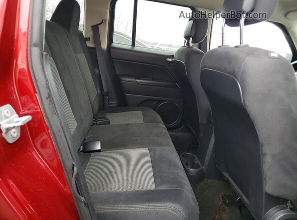 1C4NJPBA3GD636738 2016 JEEP PATRIOT Maroon Вид задньої частини салону