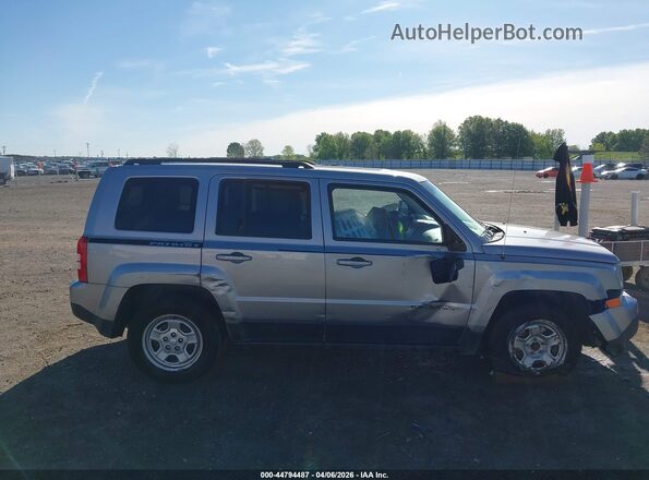 1C4NJPBA5GD633775 2016 JEEP PATRIOT Silver უკანა სალონის ხედი