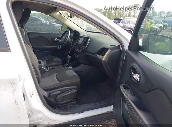 1C4PJLAB2HW502417 2017 JEEP CHEROKEE White Вид салону спереду