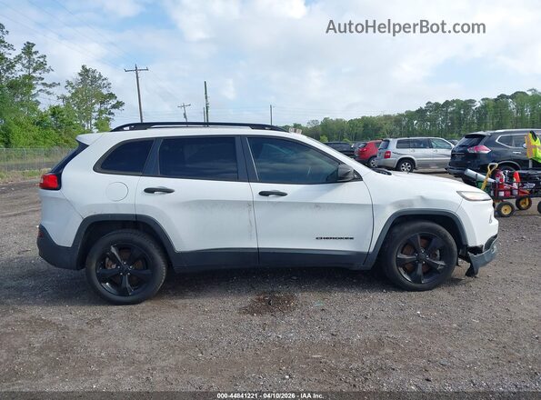1C4PJLAB2HW502417 2017 JEEP CHEROKEE White Вид задньої частини салону