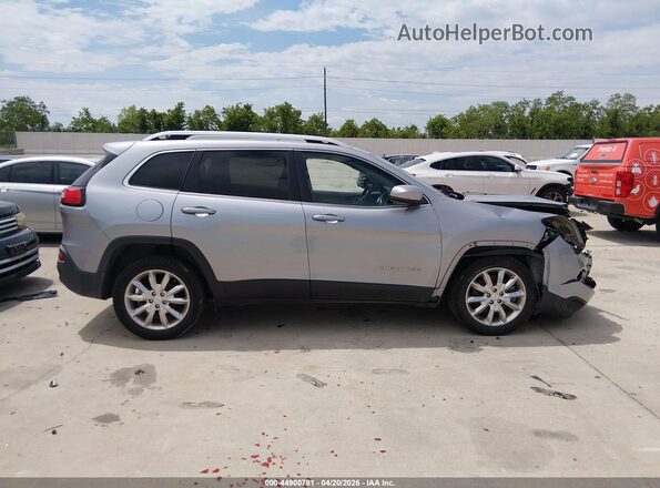 1C4PJLDB2HW623153 2017 JEEP CHEROKEE Silver Widok wnętrza z tyłu