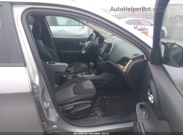 1C4PJMAS9GW265896 2016 JEEP CHEROKEE Silver Вид салону спереду