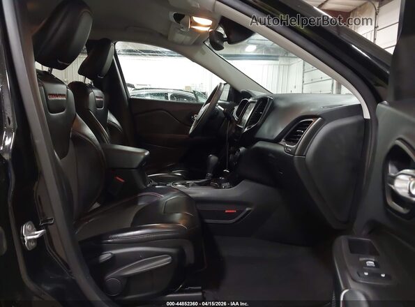 1C4PJMBN0PD105250 2023 JEEP CHEROKEE Black Front interior view