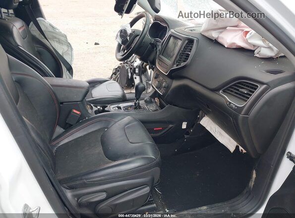 1C4PJMBX0LD630367 2020 JEEP CHEROKEE Белый Вид салона спереди