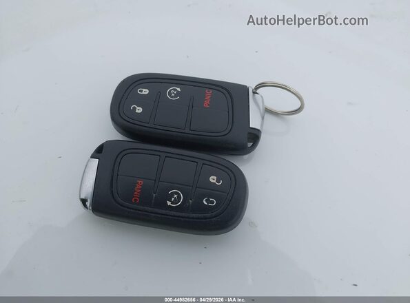 1C4PJMBX5JD502851 2018 JEEP CHEROKEE Белый Вид панели приборов