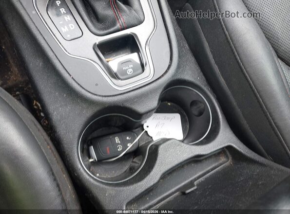 1C4PJMBX5KD139534 2019 JEEP CHEROKEE Red Widok deski rozdzielczej