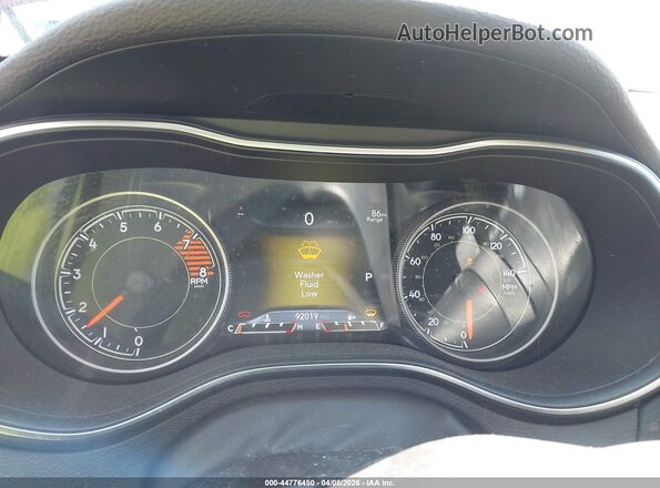 1C4PJMBX6KD200308 2019 JEEP CHEROKEE Red Widok tylnych siedzeń