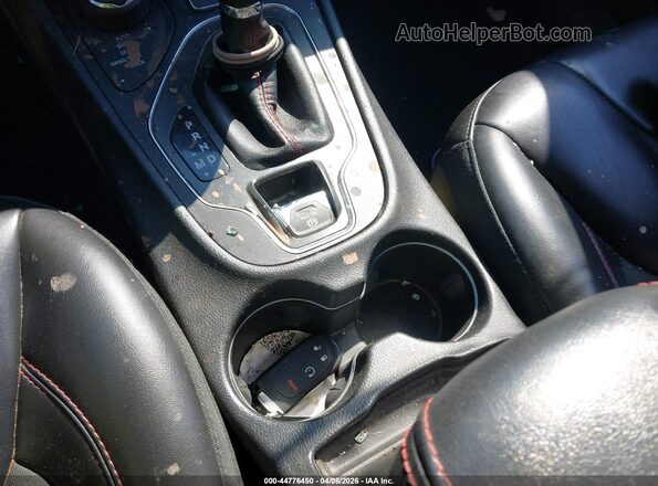 1C4PJMBX6KD200308 2019 JEEP CHEROKEE Red Widok deski rozdzielczej