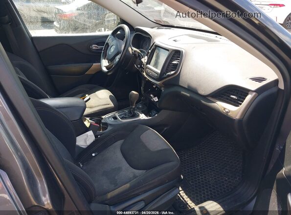 1C4PJMCB8JD586571 2018 JEEP CHEROKEE Gray Widok wnętrza z przodu