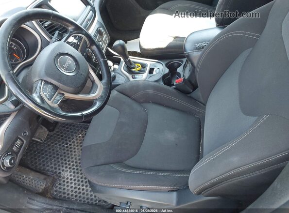1C4PJMCS3HW530522 2017 JEEP CHEROKEE Silver 