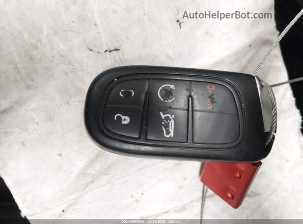 1C4PJMCS5HD220528 2017 JEEP CHEROKEE Silver Widok deski rozdzielczej